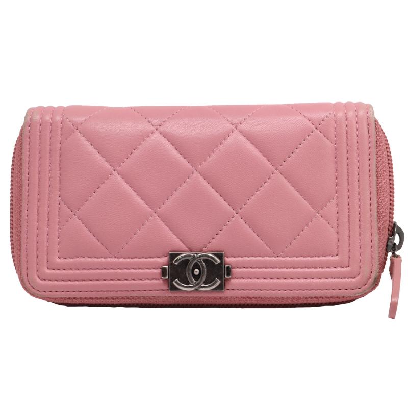 CHANEL Mattrasse Round Zip Wallet