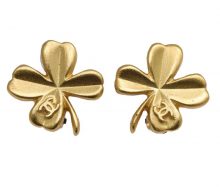 CHANEL coco mark clover earrings