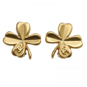 CHANEL coco mark clover earrings