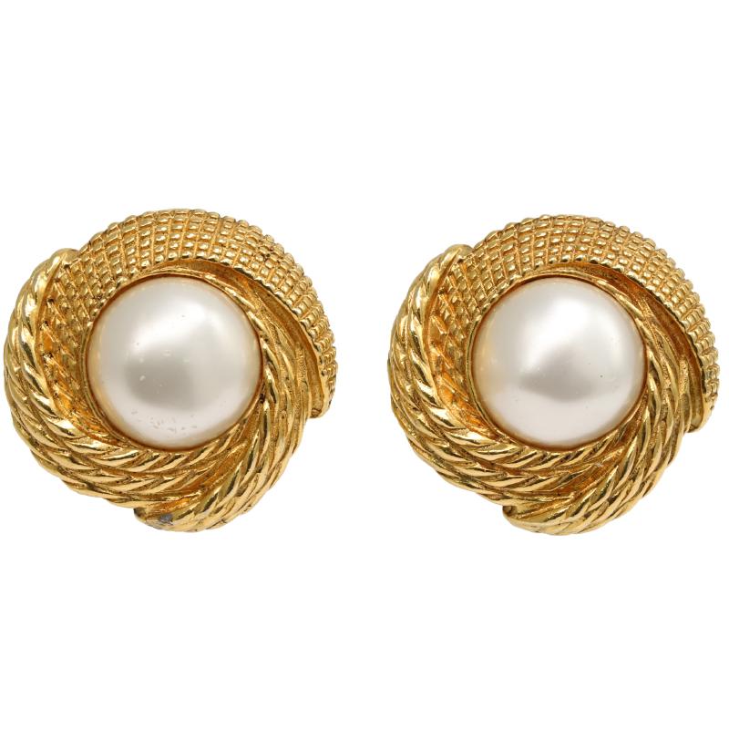 CHANEL fake pearl earrings