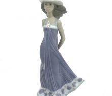 Lladro girl figurine figurine