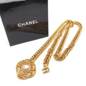 Chanel faux pearl chain belt with box