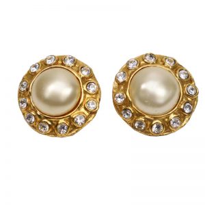 Chanel fake pearl earrings