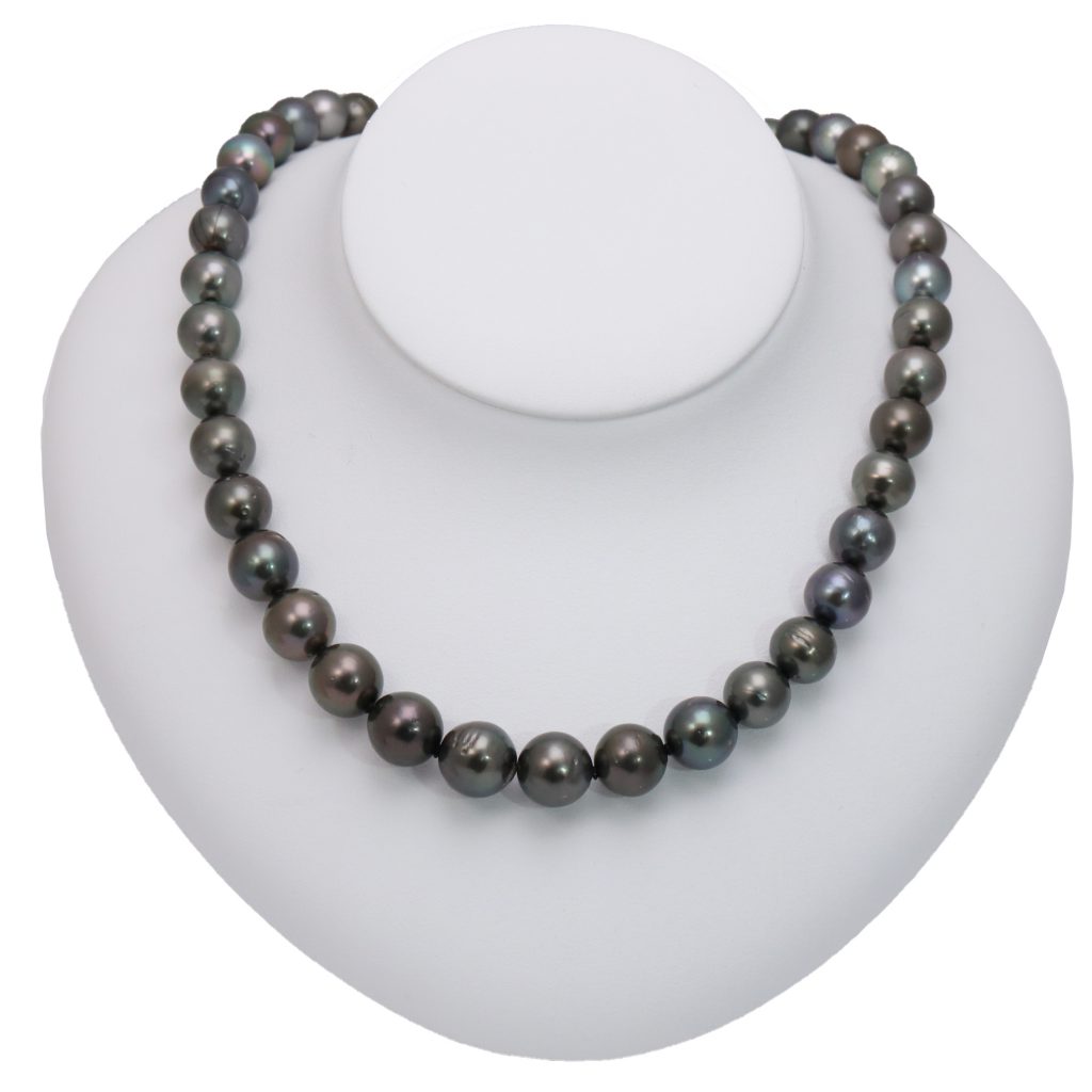 Black pearl necklace