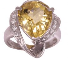 Design ring with yellow beryl diamond