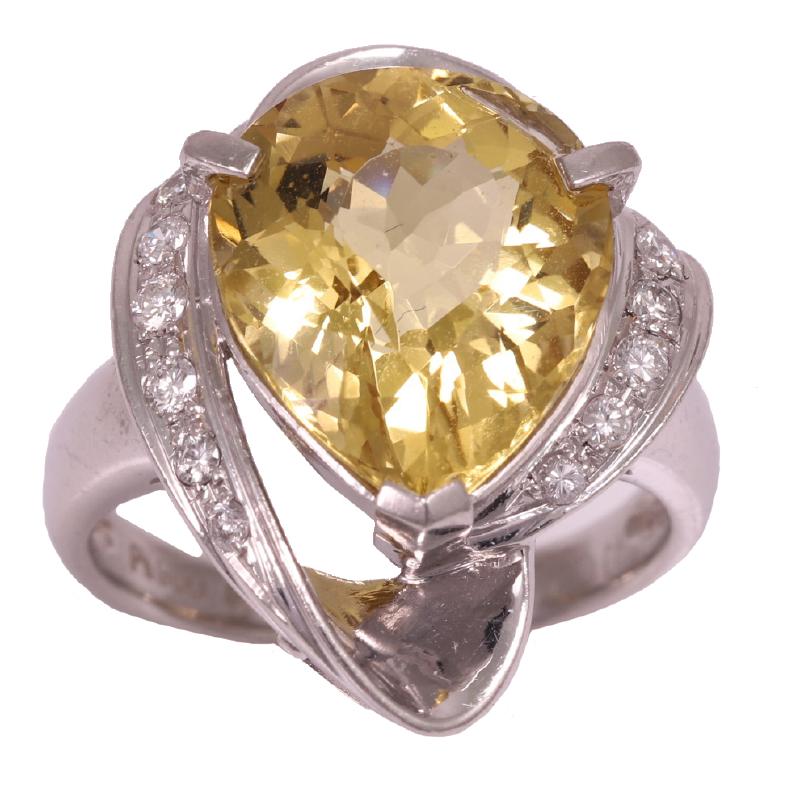 Design ring with yellow beryl diamond