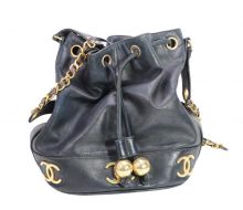 Chanel chain shoulder drawstring bag